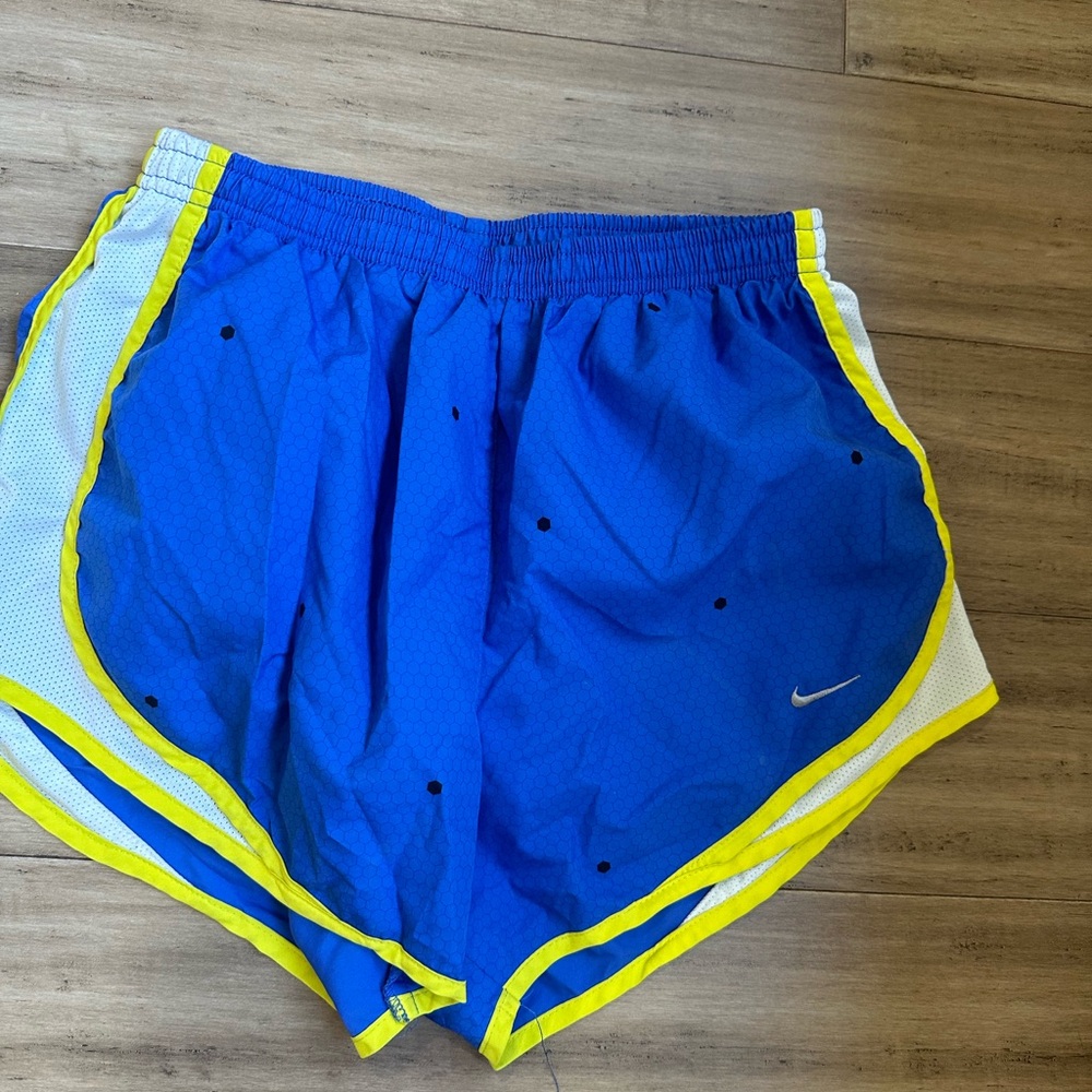 Women’s nike shorts SM great condition
